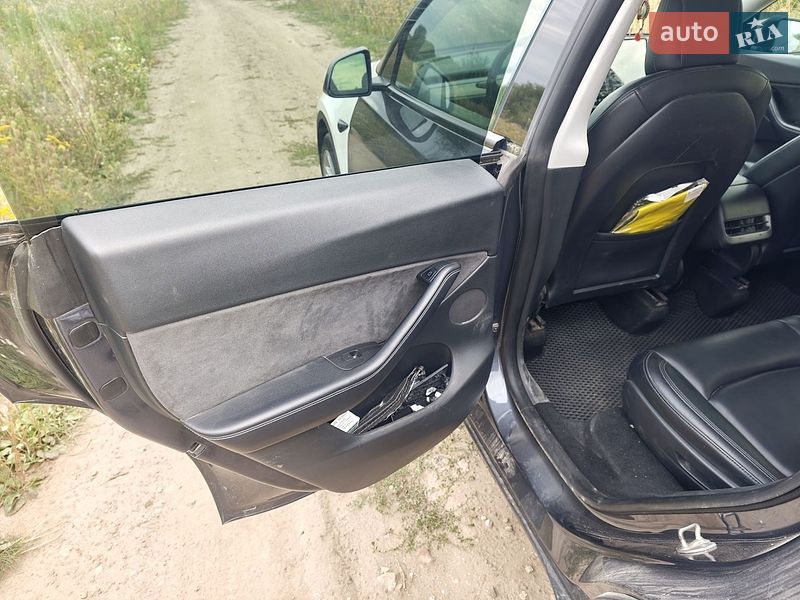 Внедорожник / Кроссовер Tesla Model Y 2022 в Львове