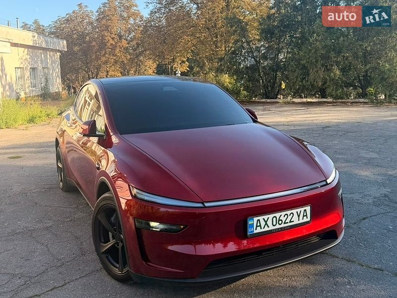 Tesla Model Y 2025