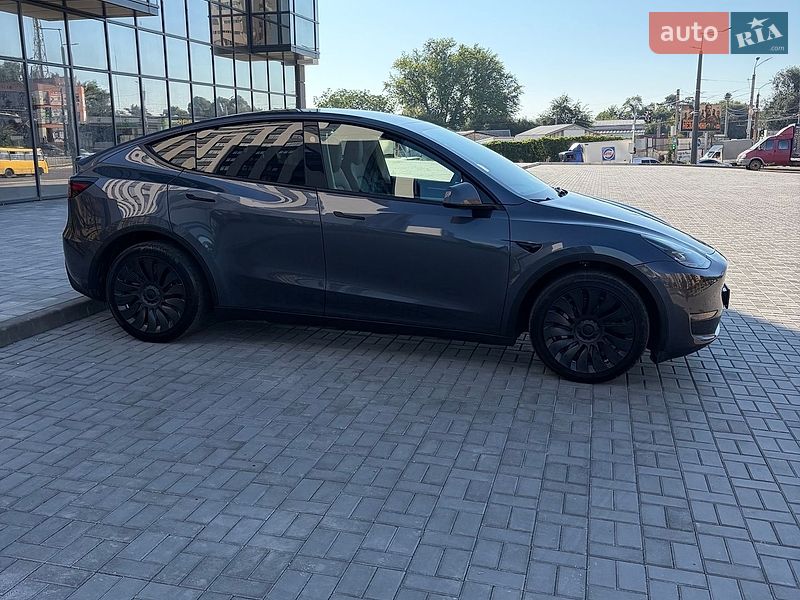 Позашляховик / Кросовер Tesla Model Y 2023 в Дніпрі фото 4 Позашляховик / Кросовер Tesla Model Y 2023 в Дніпрі