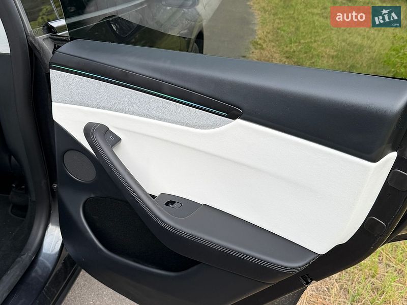 Позашляховик / Кросовер Tesla Model Y 2025 в Бориславі фото 17 Позашляховик / Кросовер Tesla Model Y 2025 в Бориславі