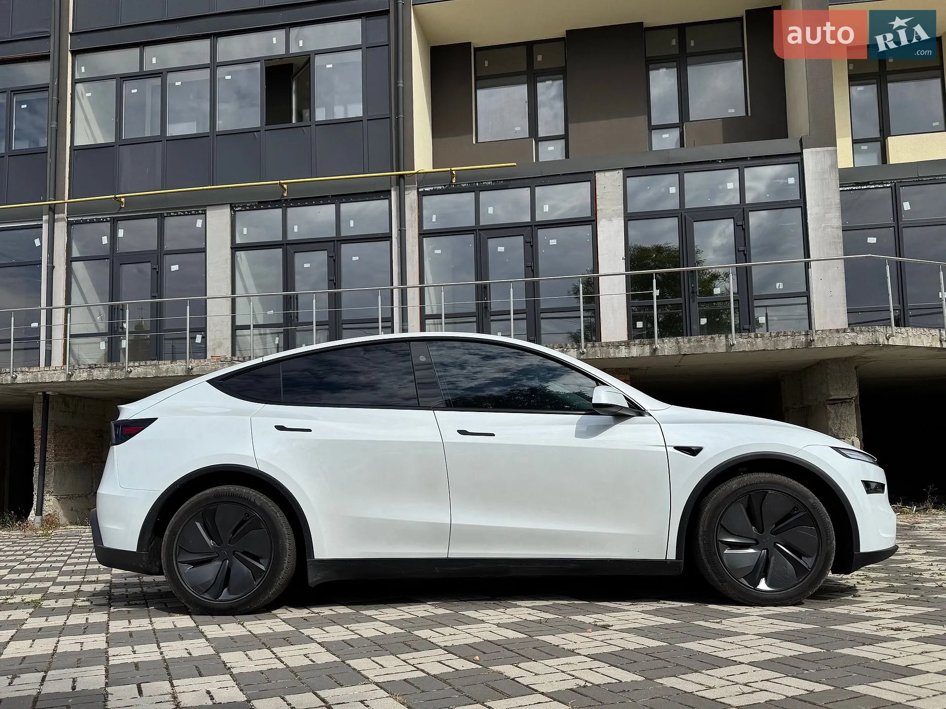 2025 Tesla Model Y - мініатюра 6