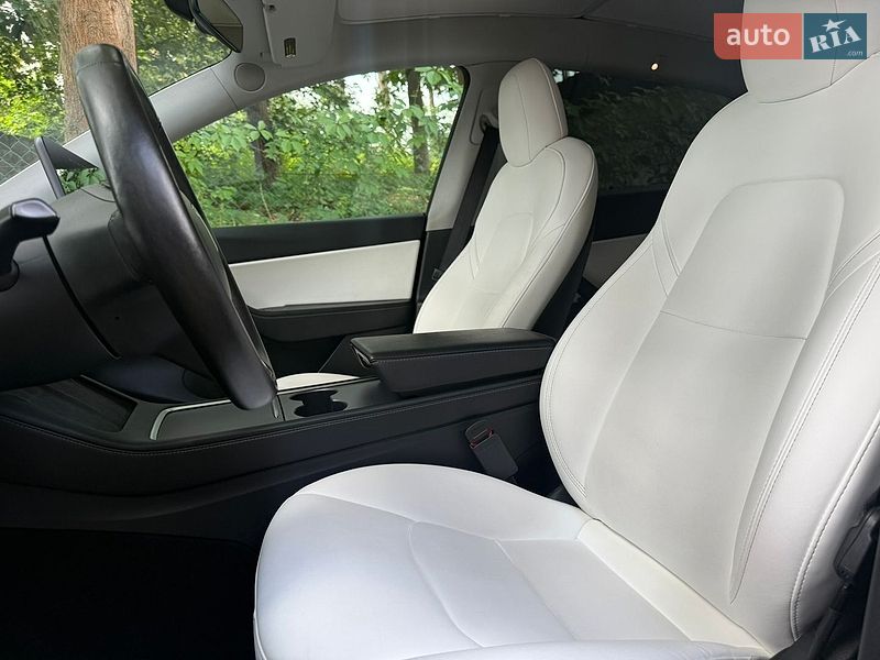 Позашляховик / Кросовер Tesla Model Y 2021 в Львові