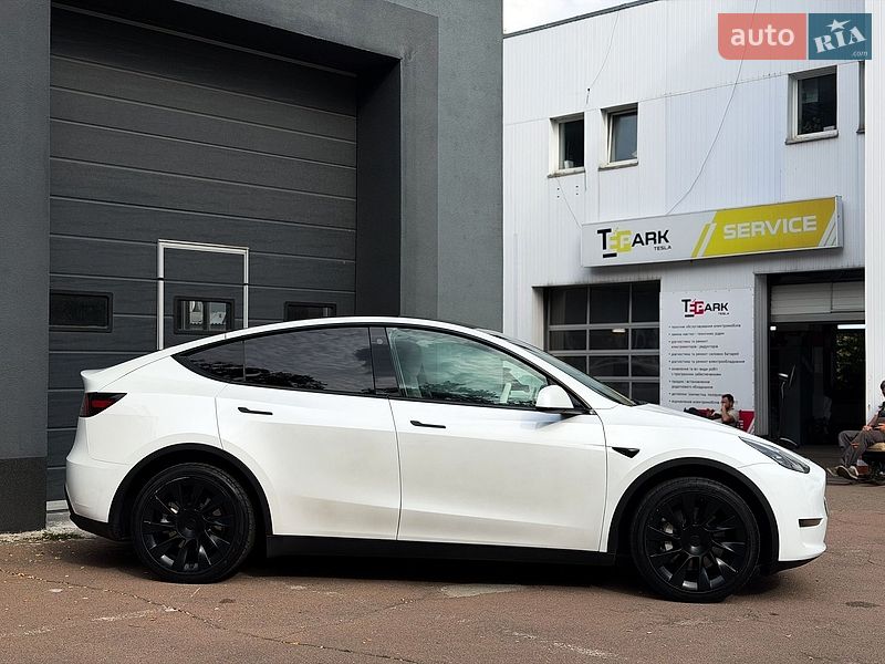 Внедорожник / Кроссовер Tesla Model Y 2023 в Киеве