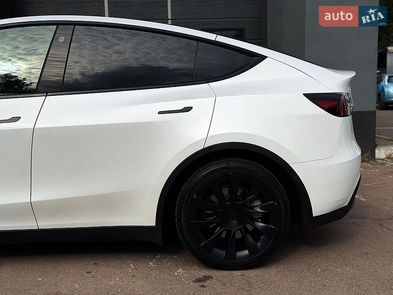 Внедорожник / Кроссовер Tesla Model Y 2023 в Киеве