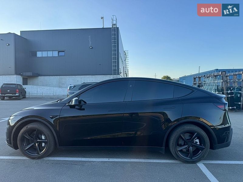 Внедорожник / Кроссовер Tesla Model Y 2025 в Ирпене