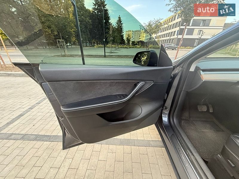 Внедорожник / Кроссовер Tesla Model Y 2022 в Луцке