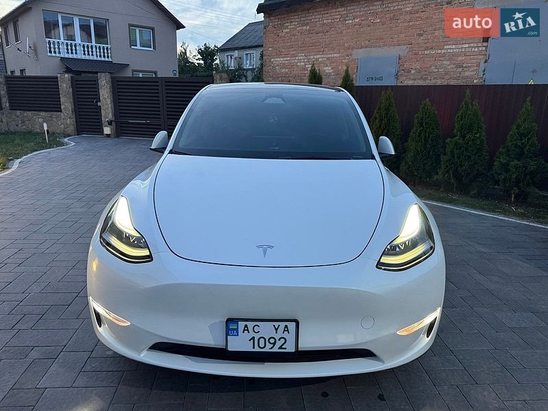 Внедорожник / Кроссовер Tesla Model Y 2023 в Нововолынске