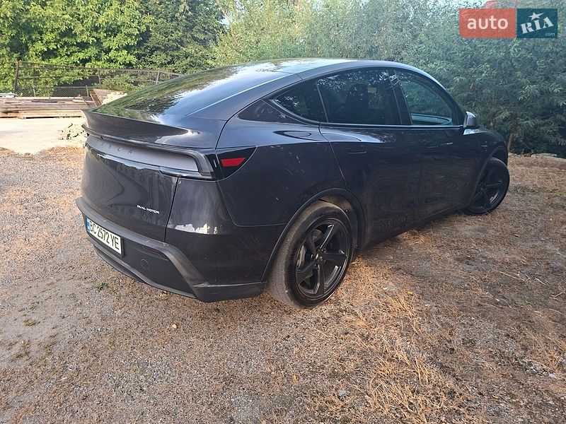 Внедорожник / Кроссовер Tesla Model Y 2025 в Львове