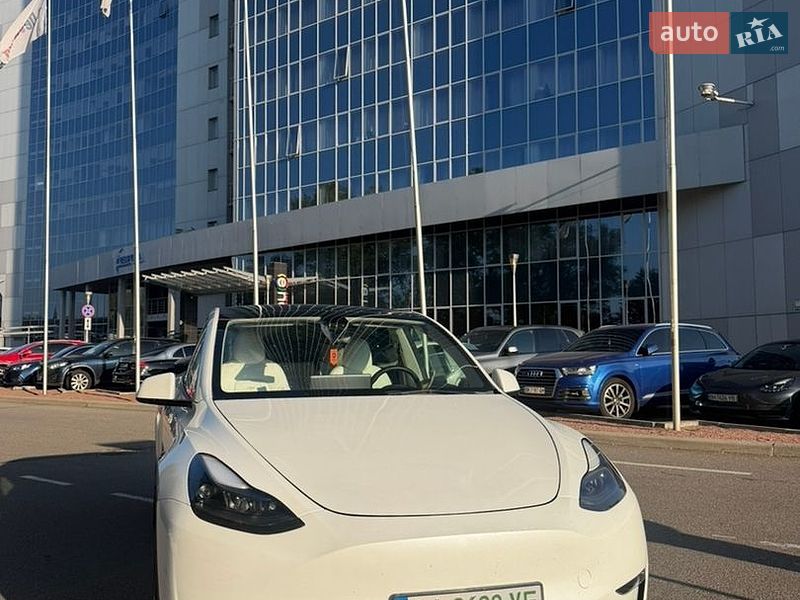 Позашляховик / Кросовер Tesla Model Y 2023 в Києві