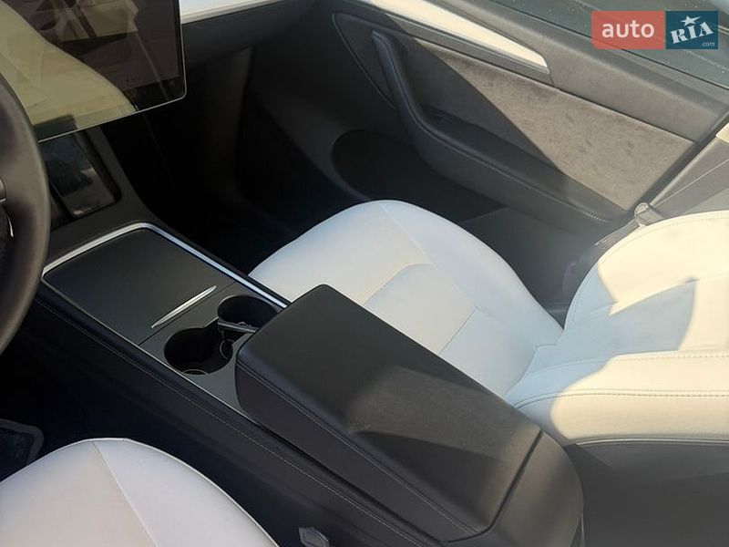 Позашляховик / Кросовер Tesla Model Y 2023 в Києві