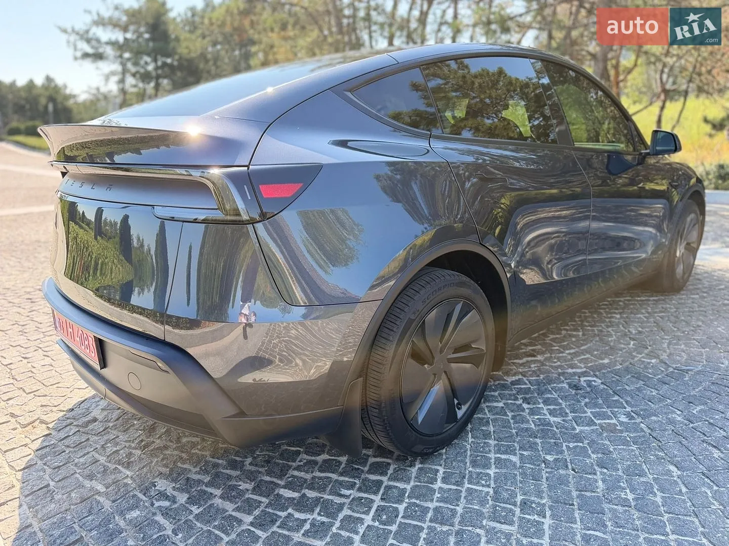 2025 Tesla Model Y - мініатюра 18