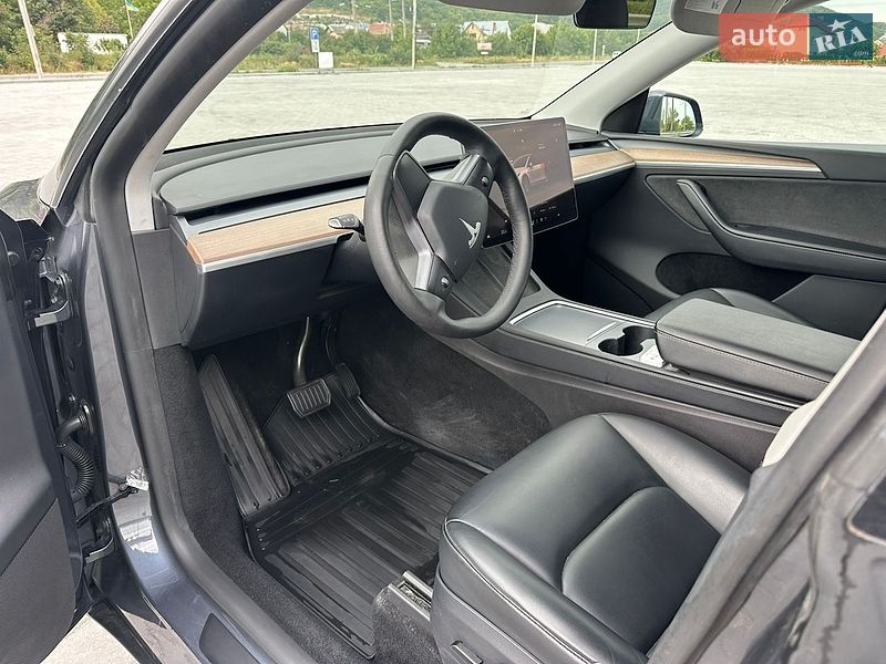 Позашляховик / Кросовер Tesla Model Y 2023 в Золочеві