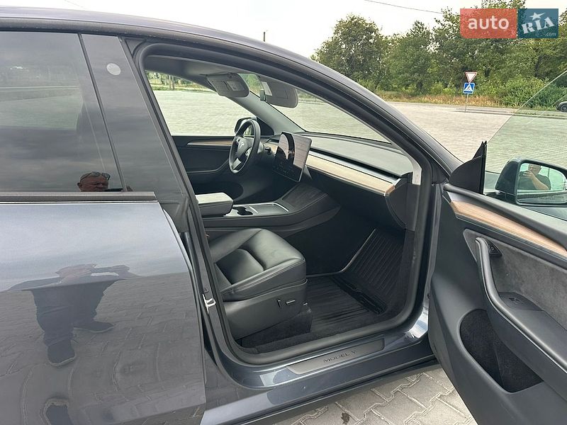 Позашляховик / Кросовер Tesla Model Y 2023 в Золочеві