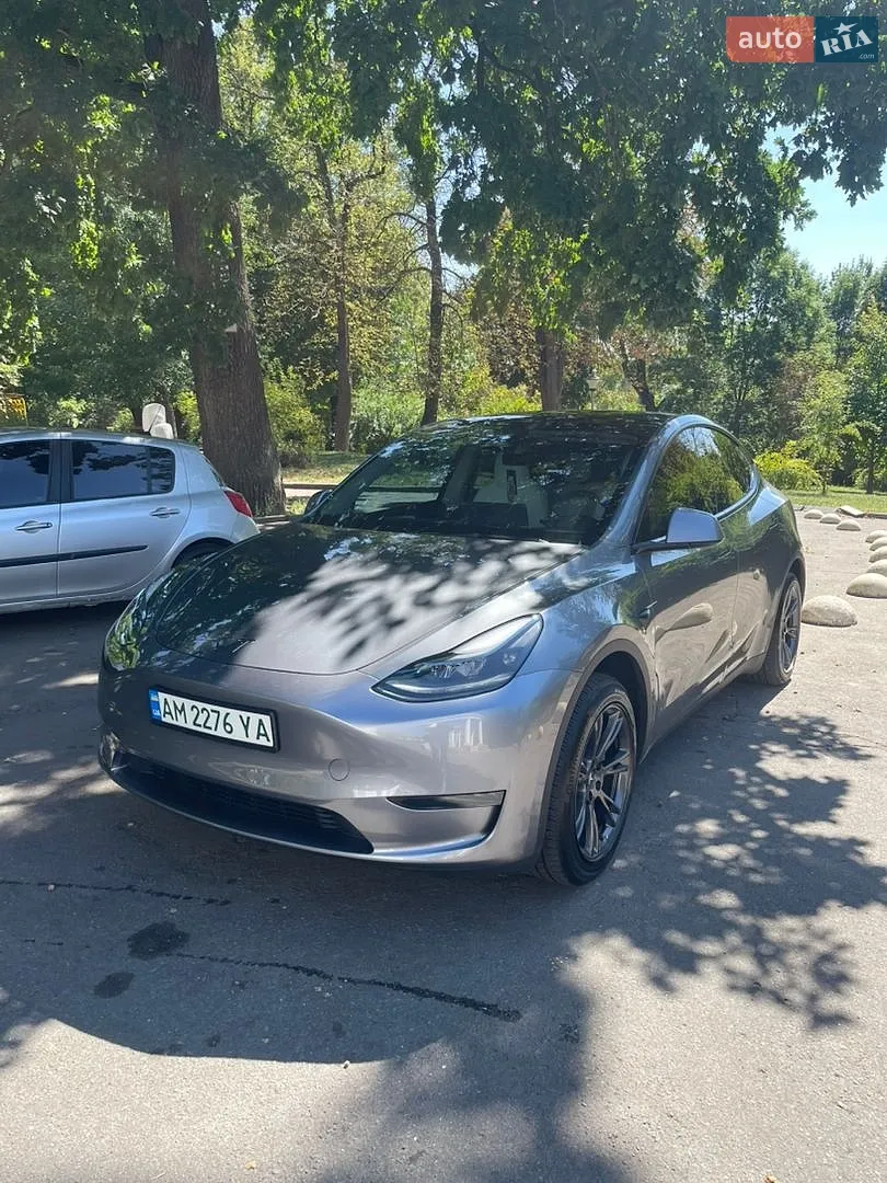 2024 Tesla Model Y - фото 1