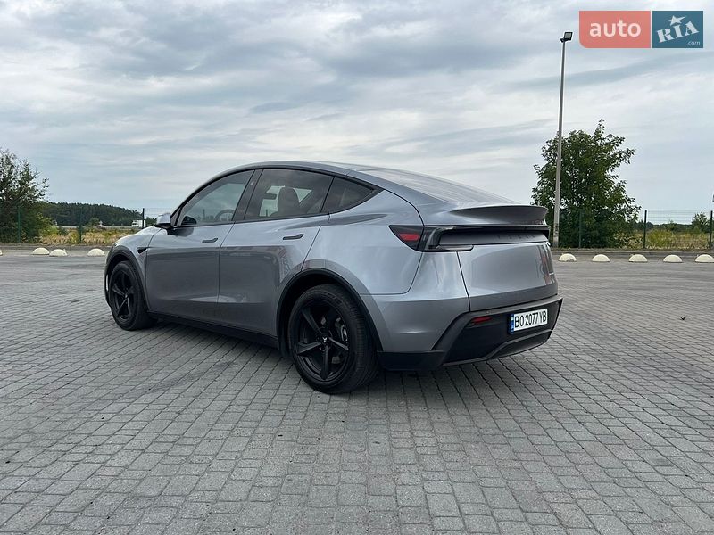 Позашляховик / Кросовер Tesla Model Y 2025 в Радивиліві