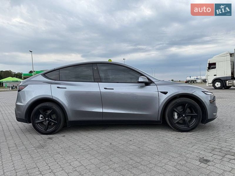 Позашляховик / Кросовер Tesla Model Y 2025 в Радивиліві