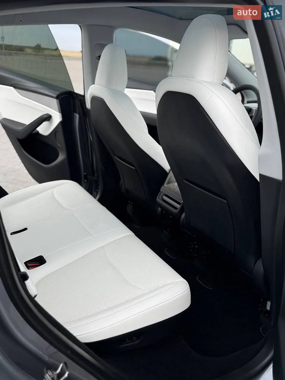 2025 Tesla Model Y - мініатюра 13