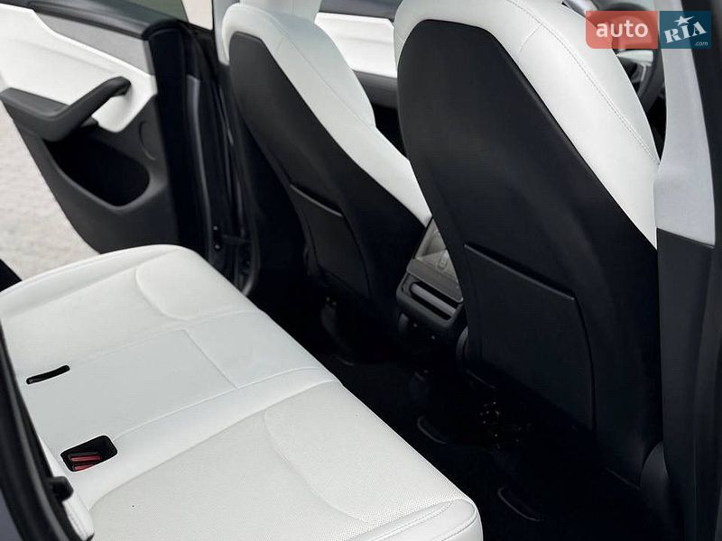 Позашляховик / Кросовер Tesla Model Y 2025 в Радивиліві