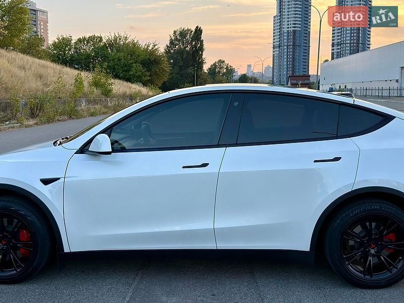 Внедорожник / Кроссовер Tesla Model Y 2023 в Киеве