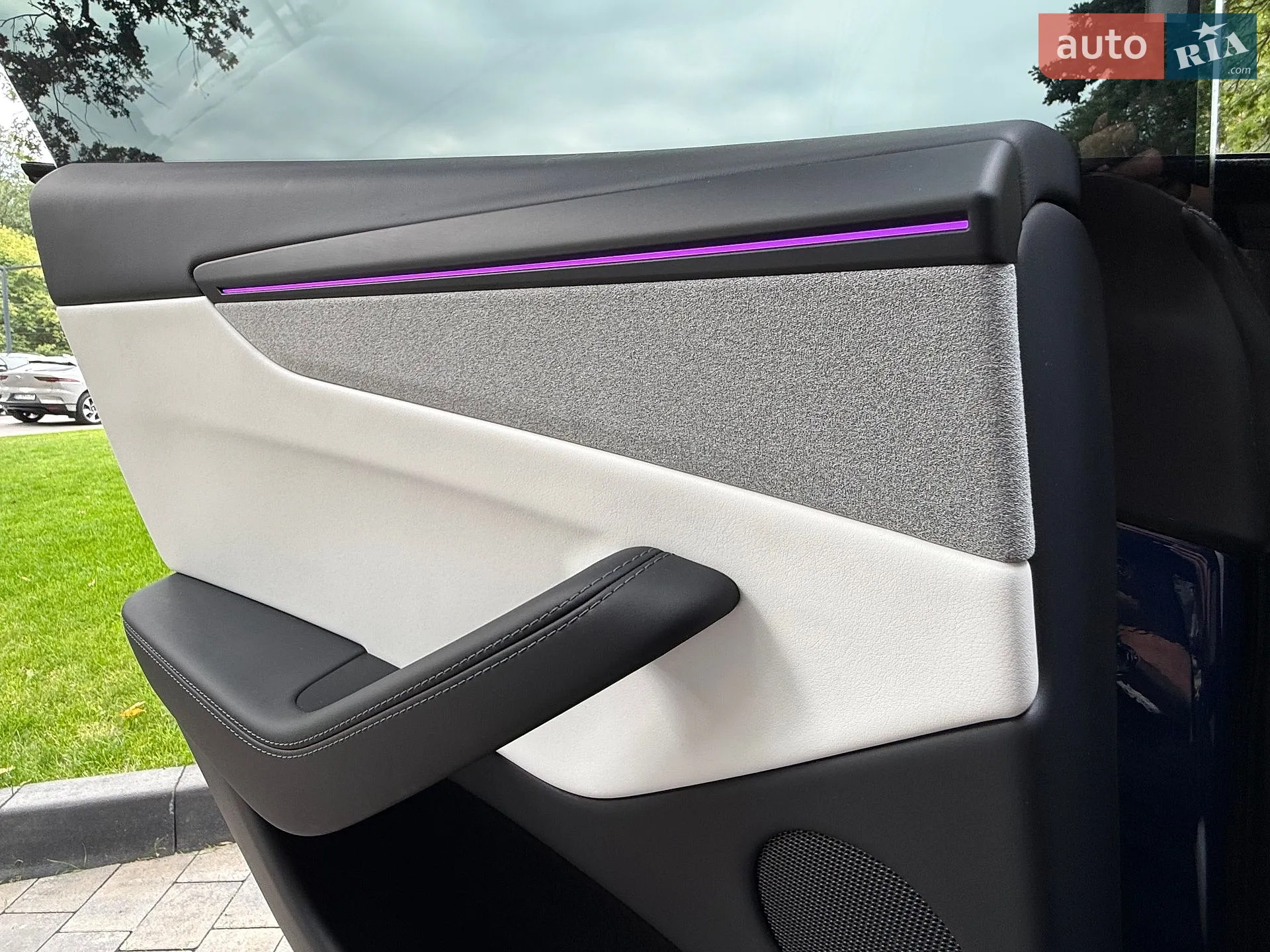 2025 Tesla Model Y - мініатюра 39