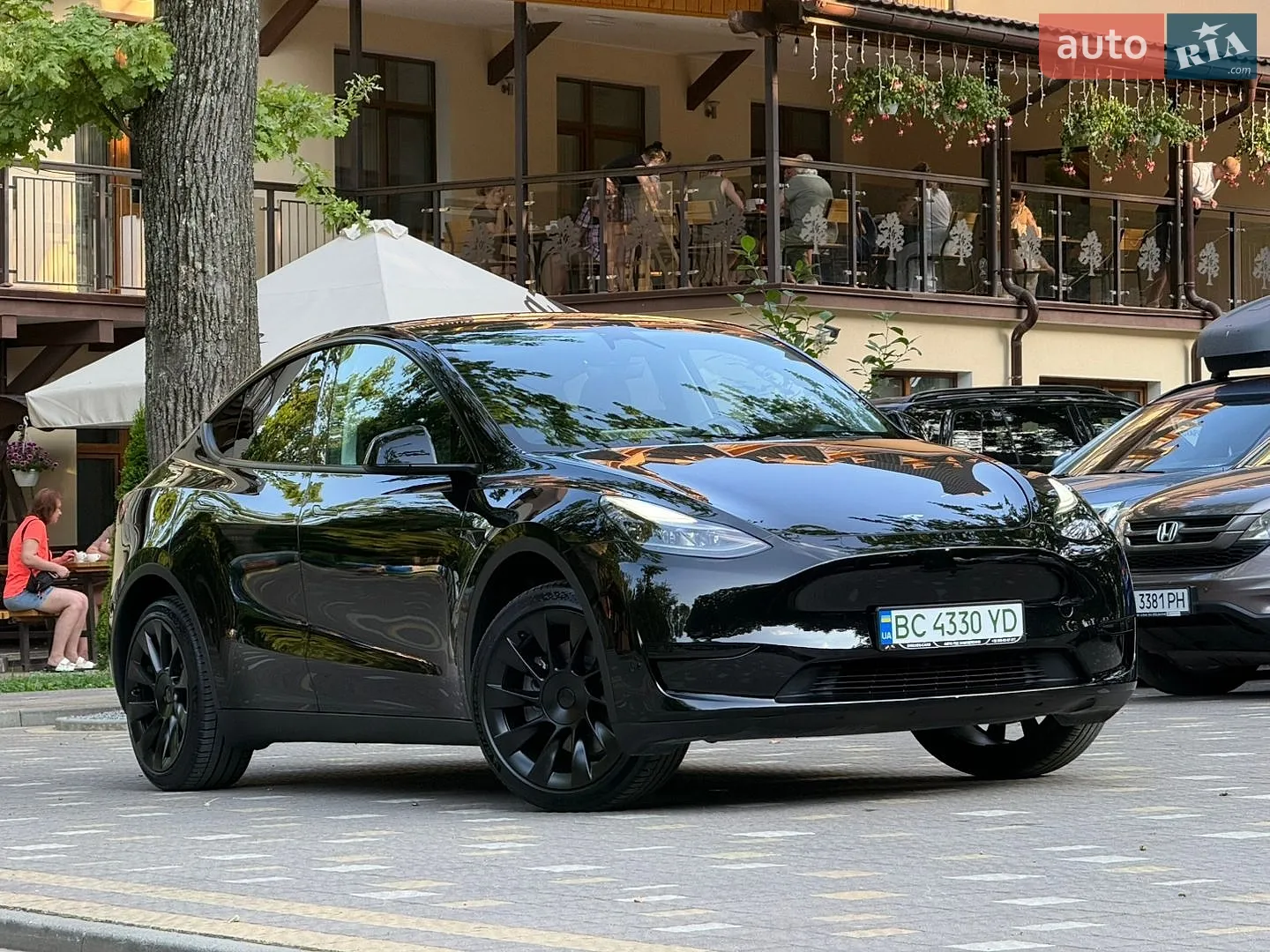2024 Tesla Model Y - фото 1