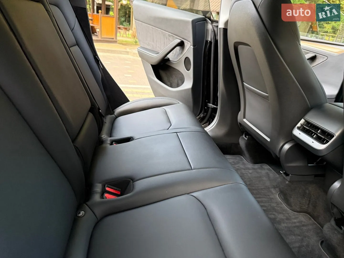 2024 Tesla Model Y - мініатюра 76