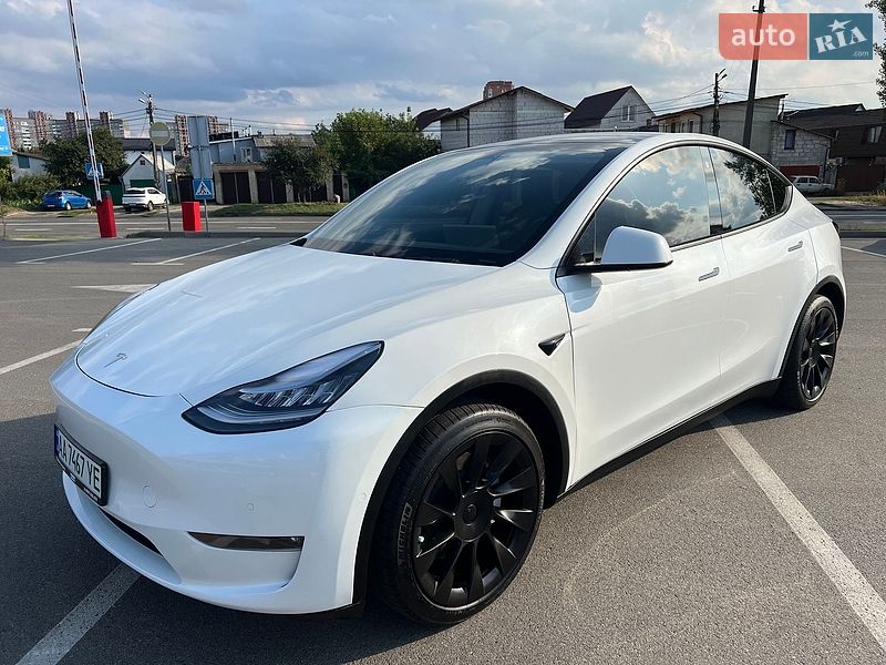 Tesla Model Y, фото з оголошення