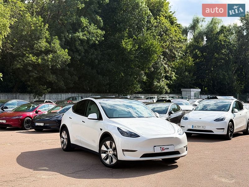 Tesla Model Y, фото з оголошення