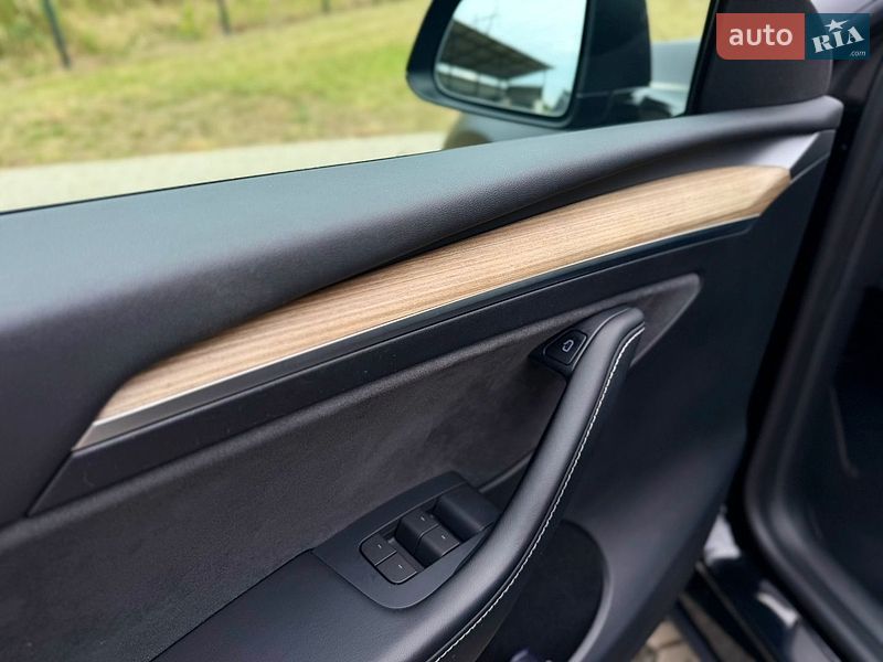 Внедорожник / Кроссовер Tesla Model Y 2023 в Луцке