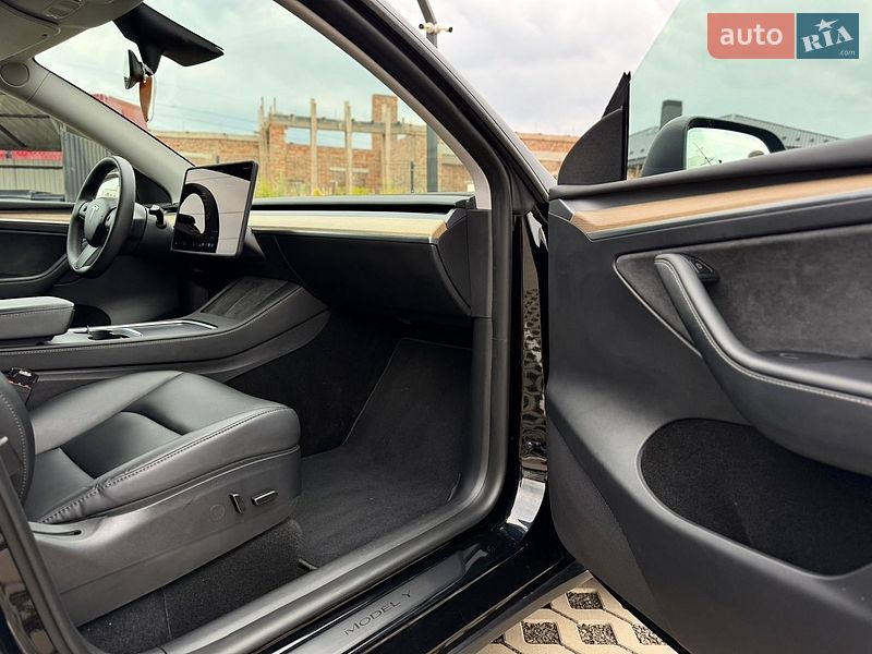 Внедорожник / Кроссовер Tesla Model Y 2023 в Луцке