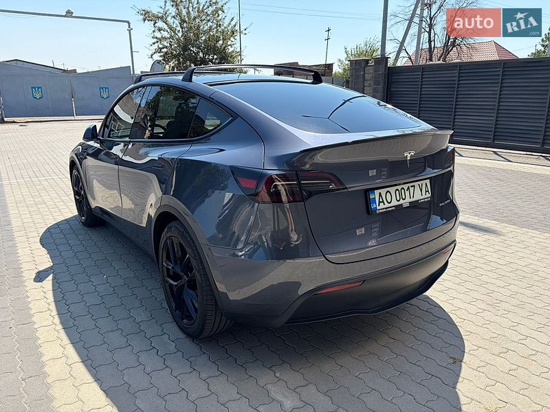 Позашляховик / Кросовер Tesla Model Y 2023 в Ужгороді