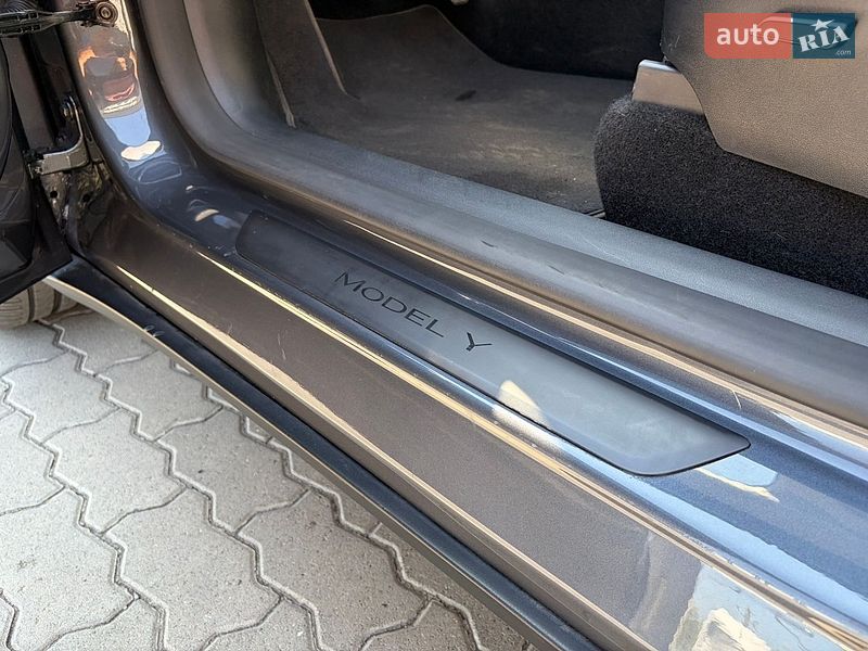 Позашляховик / Кросовер Tesla Model Y 2023 в Ужгороді
