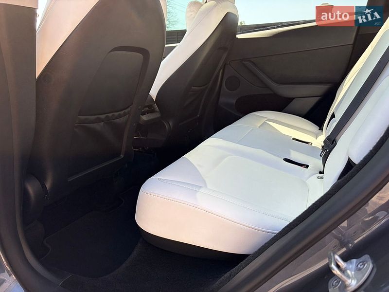 Позашляховик / Кросовер Tesla Model Y 2023 в Ужгороді