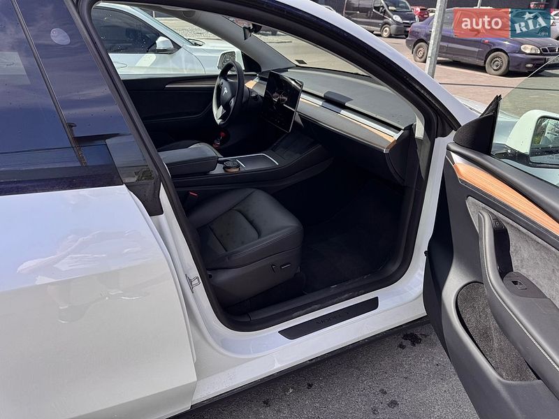 Внедорожник / Кроссовер Tesla Model Y 2023 в Днепре