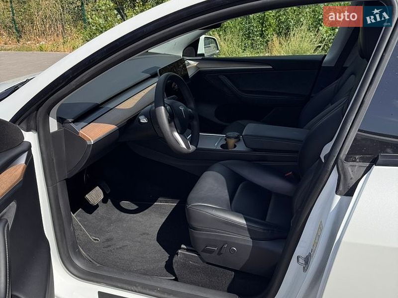 Позашляховик / Кросовер Tesla Model Y 2023 в Дніпрі