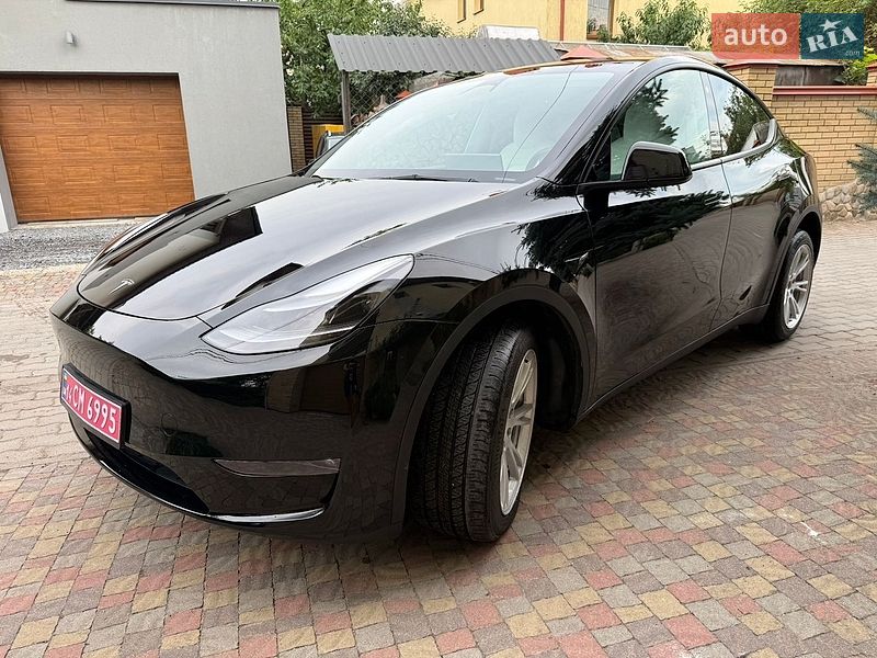 Tesla Model Y, фото з оголошення