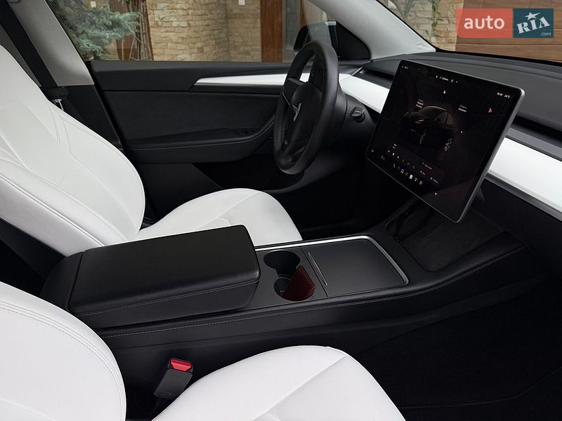 Позашляховик / Кросовер Tesla Model Y 2023 в Львові фото 16 Позашляховик / Кросовер Tesla Model Y 2023 в Львові