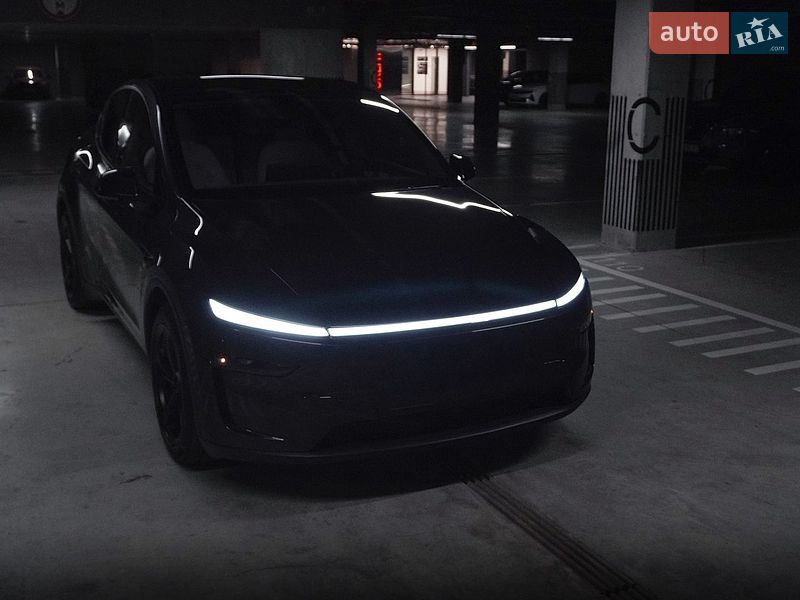 Позашляховик / Кросовер Tesla Model Y 2025 в Львові