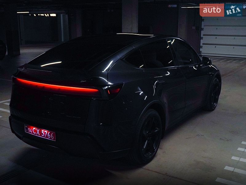 Позашляховик / Кросовер Tesla Model Y 2025 в Львові