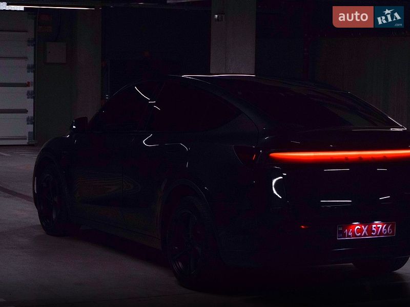 Позашляховик / Кросовер Tesla Model Y 2025 в Львові