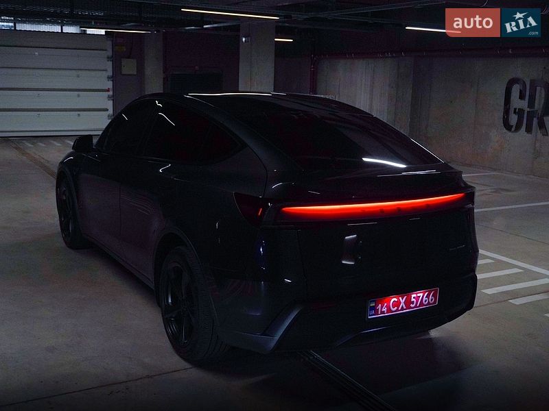 Позашляховик / Кросовер Tesla Model Y 2025 в Львові