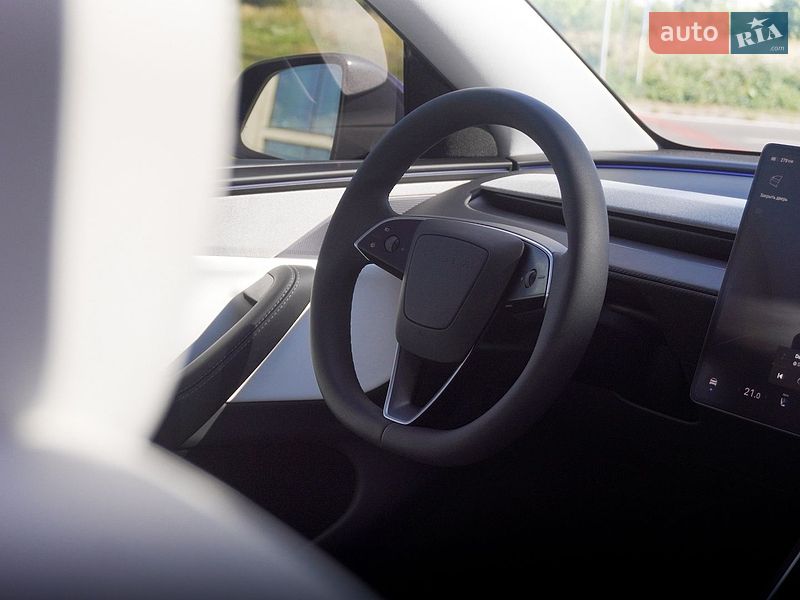 Позашляховик / Кросовер Tesla Model Y 2025 в Львові