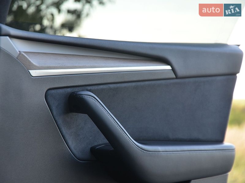 Позашляховик / Кросовер Tesla Model Y 2024 в Дрогобичі