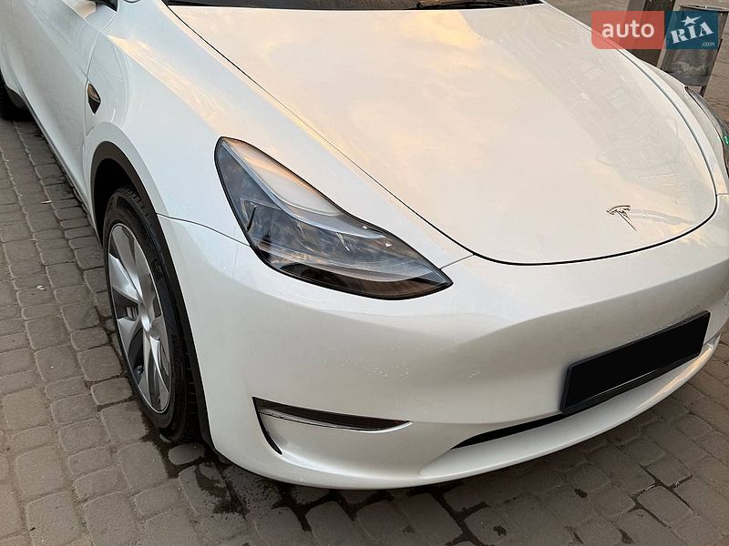 Позашляховик / Кросовер Tesla Model Y 2023 в Івано-Франківську