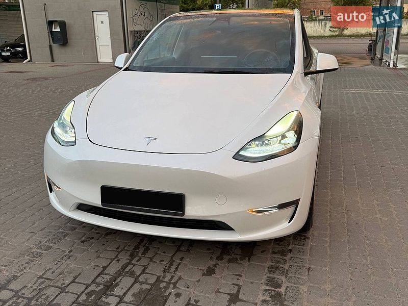 Позашляховик / Кросовер Tesla Model Y 2023 в Івано-Франківську