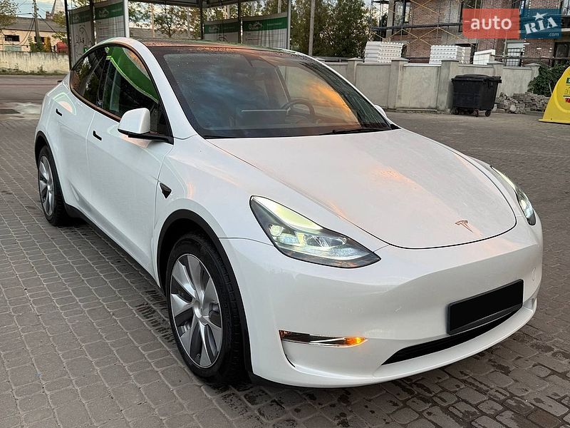 Tesla Model Y 2023