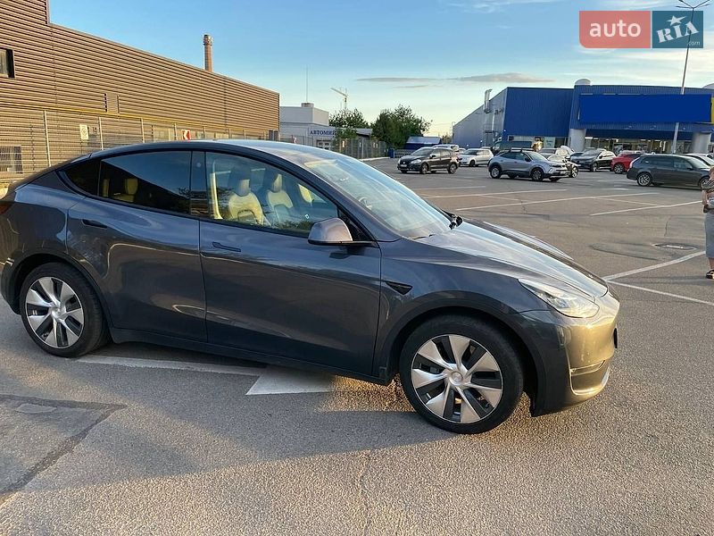 Внедорожник / Кроссовер Tesla Model Y 2021 в Львове