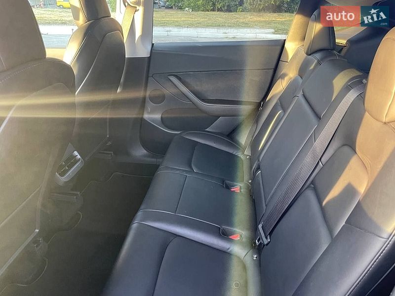 Внедорожник / Кроссовер Tesla Model Y 2021 в Львове