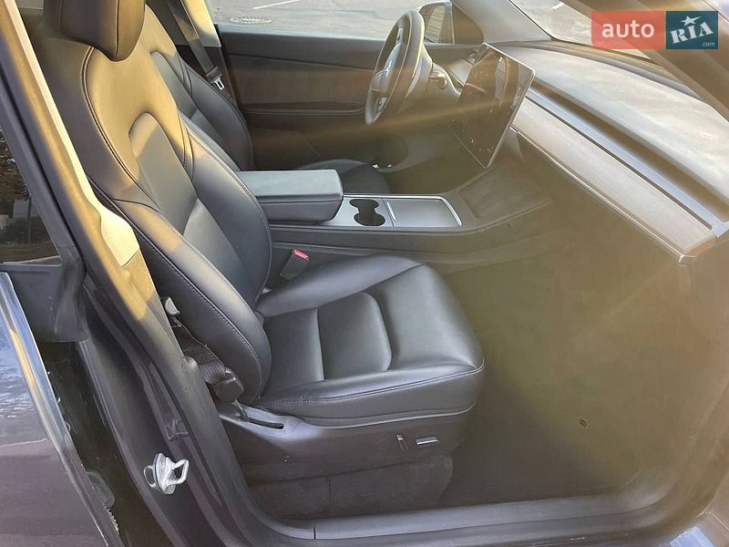 Внедорожник / Кроссовер Tesla Model Y 2021 в Львове