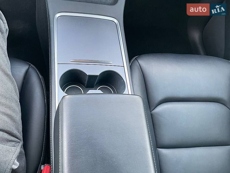 Внедорожник / Кроссовер Tesla Model Y 2021 в Львове